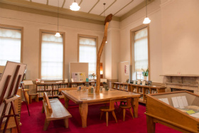 福岡市赤煉瓦文化館の制作作品。梟はギリシャ神話に登場する知性の女神ミネルヴァの使者とされ、知識の象徴とされています。