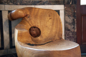 福岡市赤煉瓦文化館の制作作品。梟はギリシャ神話に登場する知性の女神ミネルヴァの使者とされ、知識の象徴とされています。